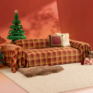 Klassischer karierter Sofabezug aus weihnachtlichem Plüsch, gemütliches festliches Weihnachtsdesign für Ihr Wohnzimmer