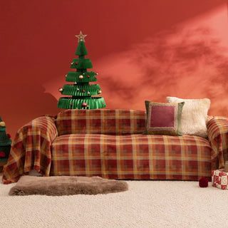 Klassischer karierter Sofabezug aus weihnachtlichem Plüsch, gemütliches festliches Weihnachtsdesign für Ihr Wohnzimmer