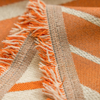 Sofabezug mit geometrischem Rostmuster und Chevron