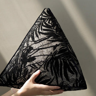 Dreieckiges Kissen aus Velvet Moss
